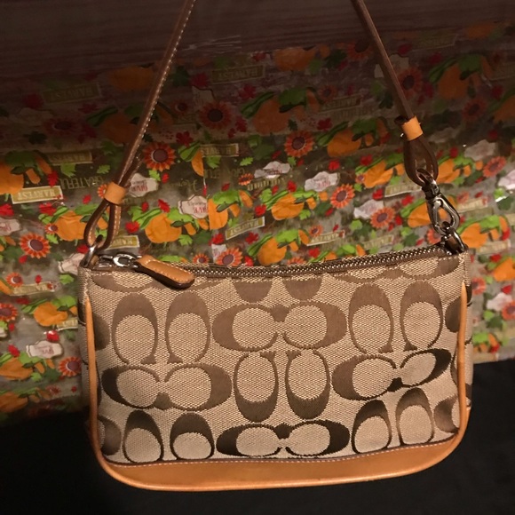 Coach Handbags - 👛 Coach cutie